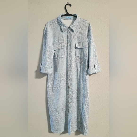 J. McLaughlin Dresses & Skirts - J. McLaughlin Women’s front button collared reptile print dress size medium